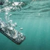 Смартфон упал в воду: что делать в первые 10 минут, а что только навредит	